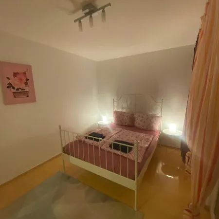 Chic & Trendy Near Cetral Station Apartment