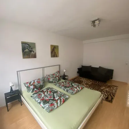 Chic & Trendy Near Cetral Station Apartment
